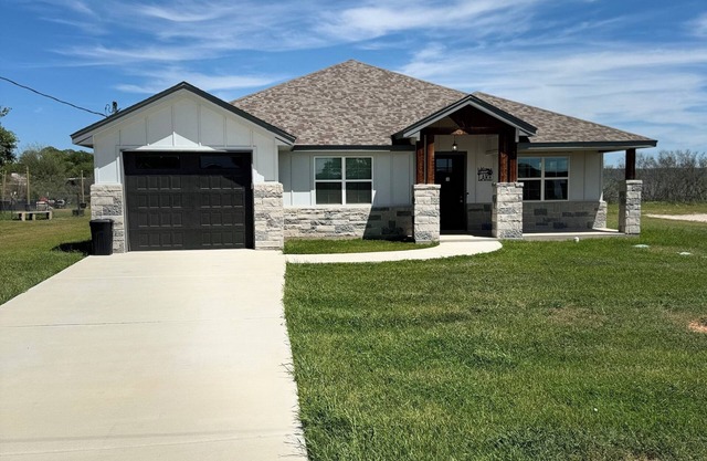 Lake Front Modern Home Lake Buchanan Village, Sleeps14