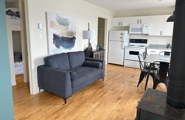 Lake Front Renovated Cottage for Rent