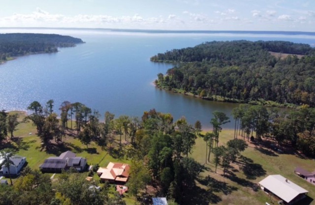 Lake Frontage, boat ramp 5 minutes at Whippoorwill Cove from The Villa