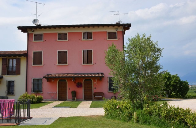 Lake Garda holiday home with panoramic views, 5km from Peschiera del Garda