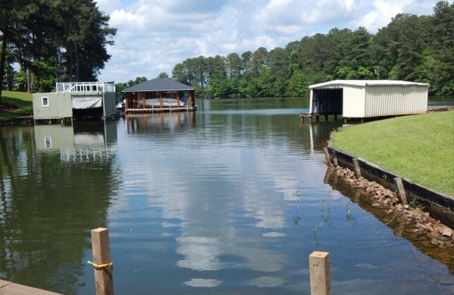 Lake Gaston Waterfront Cottage