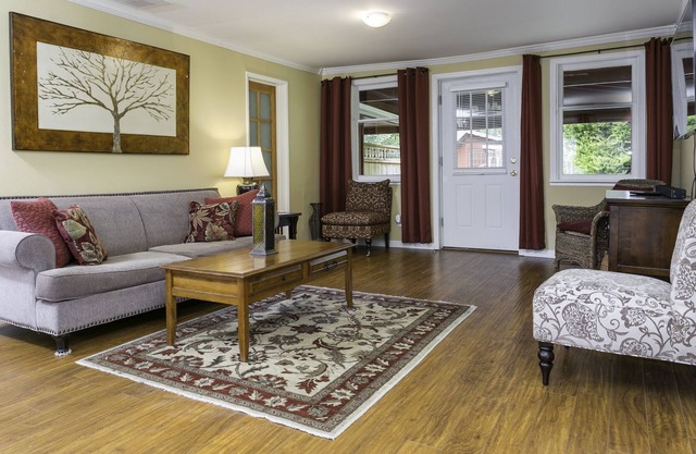 Lake, Golf, Biking close to WWU & downtown