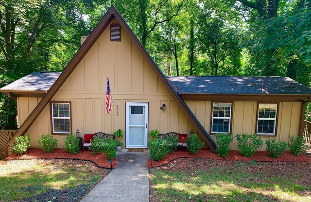Lake Hartwell cottage - Hot Tub!