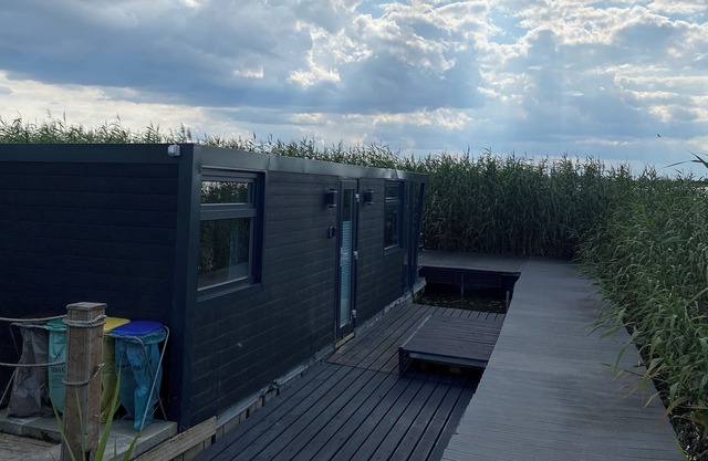 Lake Haven Houseboat