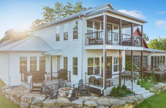 Lake Haven w/hot tub, pool, boat slip included!