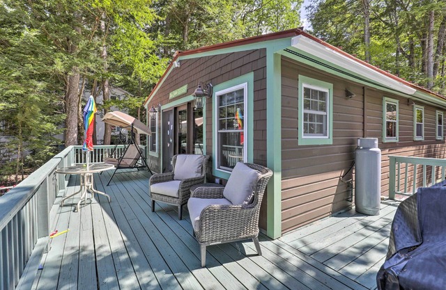 Lake Hermit Cabin w/Kayaks & Paddleboards!