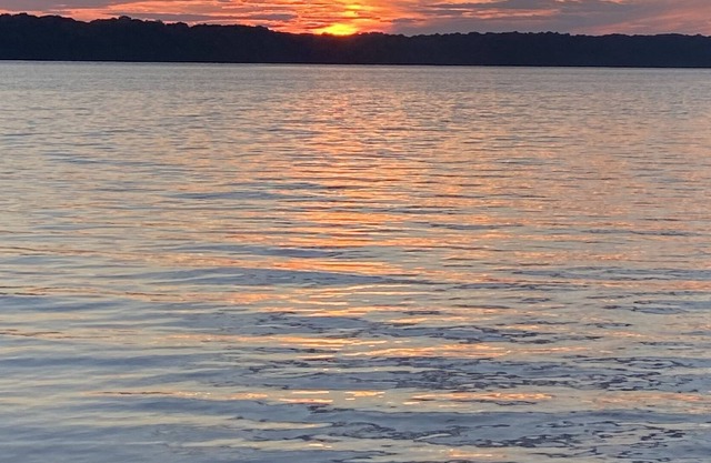 Lake home on Pickwick Lake with great water views and access