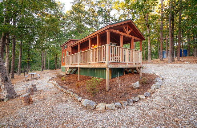 Lake House Cottage at Safe Harbor Brady Mountain on Lake Ouachita!