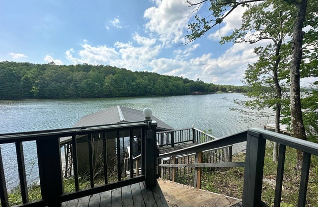 Lake House on Cedar Creek Lake - Hoot Hoot Holler Hideaway