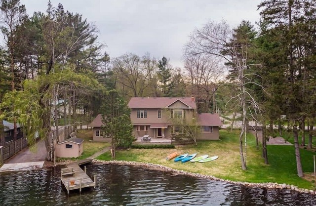 -Lake House Vacation Sleeps 12, Private Dock