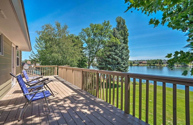 Lake House w/Hot Tub - 1 Mi to Surf 'n Slide