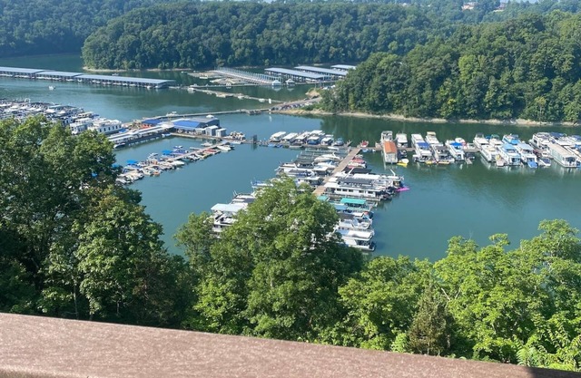 Lake House with stunning view of Lake Cumberland