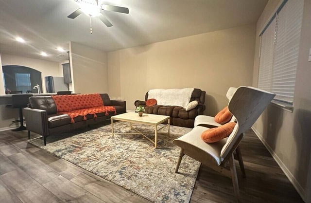 Lake Lavon * 4 TV’s *Sleeps 12*Free fast WI-FI *