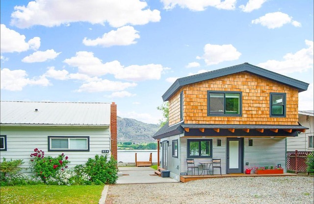 Lake Level Cabin