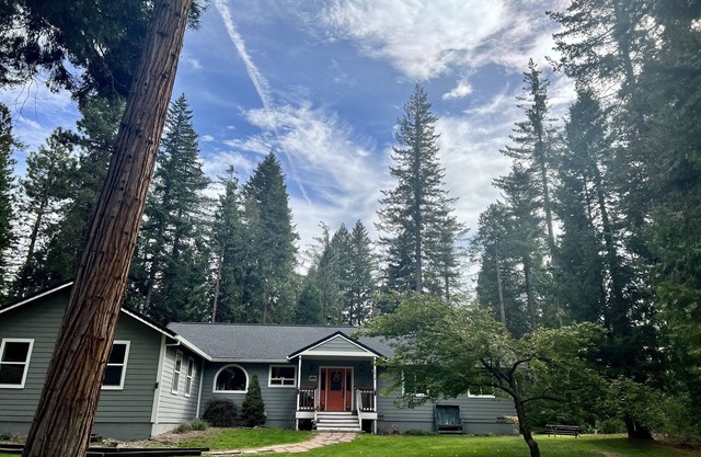 Lake life at it's best - 4Bedroom/2.5Bathroom house