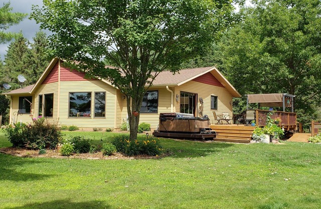 Lake Living! Includes Pontoon Boat!
