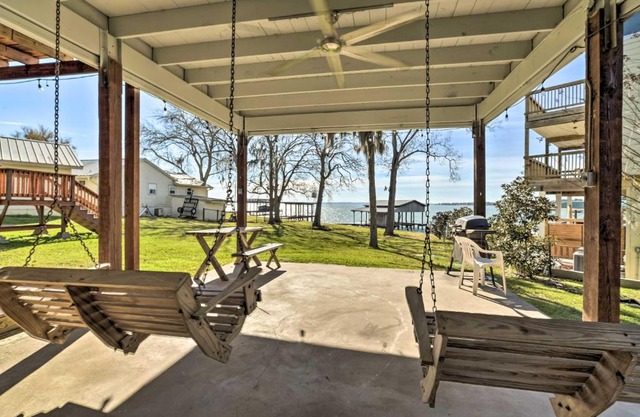 Lake Livingston Vacation Rental with Kayaks!