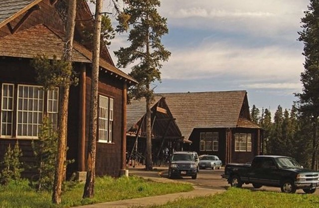Lake Lodge Cabins - Inside the Park