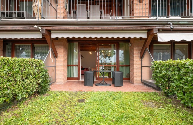 Lake & Love - One Bedroom Apartment, Sleeps 4