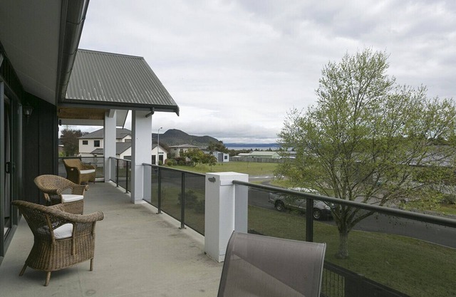 Lake Magic - Motuoapa Holiday Home