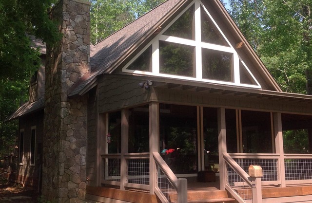 Lake Martin alabama, Cozy Couple Or Small Family. Pontoon Boat Rentals Available