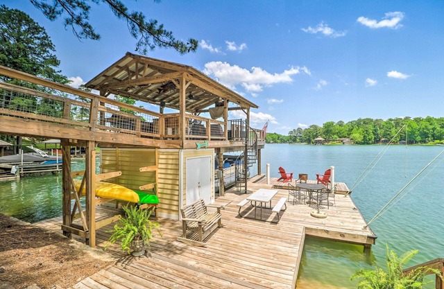 Lake Martin Cabin w/Luxury Dock & Kayaks!