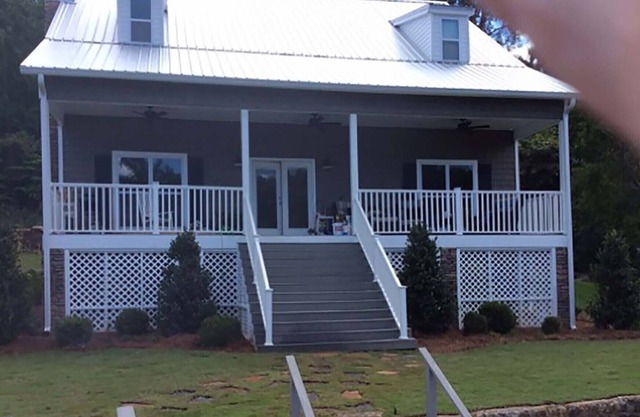 Lake Martin Home ! Fresh Air and great for families and Auburn sports weekends!.