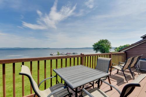 Lake Memphremagog Access Newport Condo with Balcony