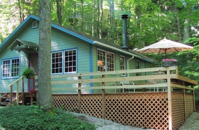 Lake Michigan cottage with private beach Privileges