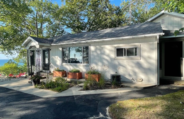 Lake Michigan Cottage w/265 ft of Private Beachfront! Perfect family getaway!