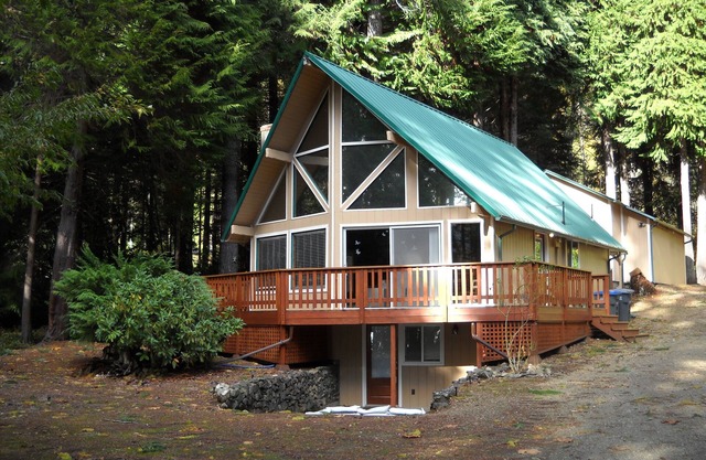 Lake & Mountain Views, Dog Friendly, Boating, Hiking & Golf