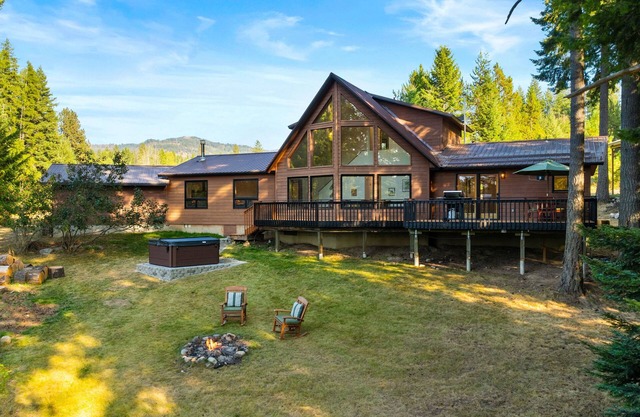 Lake+Mountain Views - Secluded Lodge Retreat
