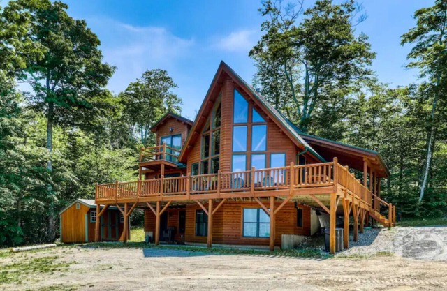 *Lake/Mtn View*Hot Tub*Firepace*Game Room*