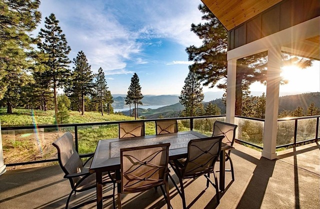 Lake+mtn views | Hot tub | Seclusion in the hills