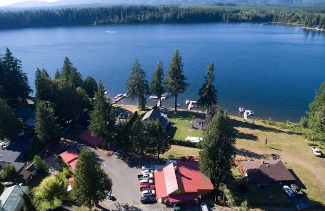 Lake Nahwatzel Resort, Cabin #1, Shared Dock just steps away! Now with WIFI!