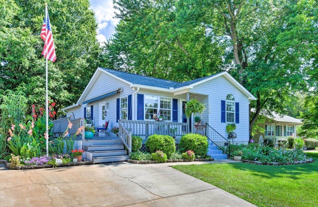 Lake Norman Home w/Porch - Across from Marina!