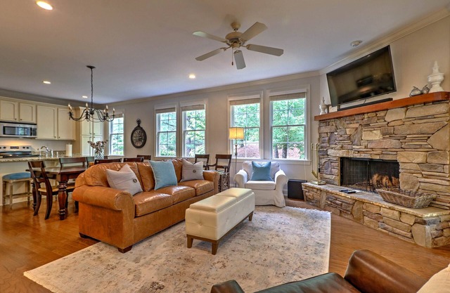 Lake Oconee Cottage w/Porch-Special Master's Rate!
