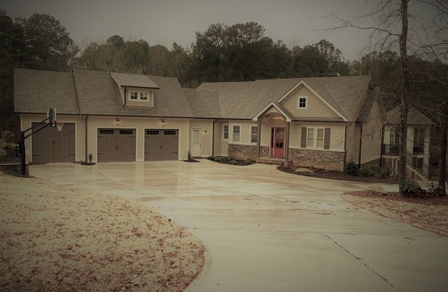 Lake Oconee Hidden Treasure. Who said you can't have everything in one place?!