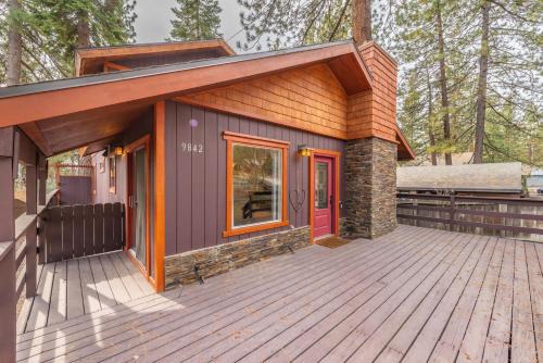Lake Retreat House