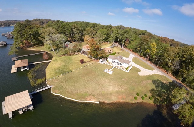 Lake Retreat, Views & Location, Dock,Boat Parking, Sleeps 9, 3 Full Baths, RTJ
