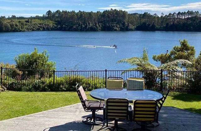 Lake Rotoiti Views, Tikitere - Stunning Lake Views