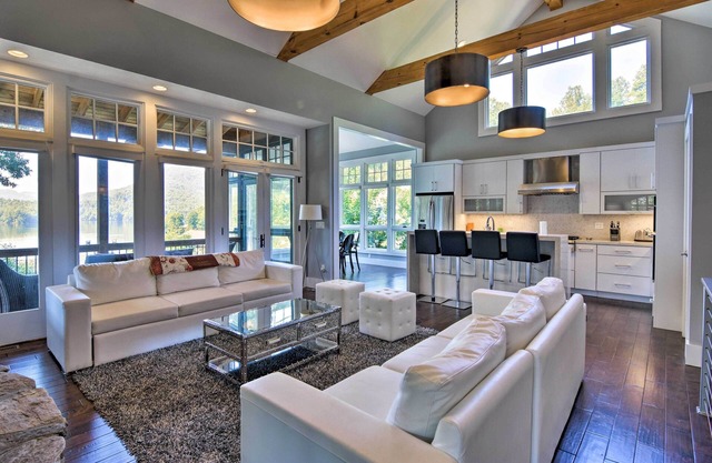 Lake Santeetlah Home w/Gas Grill, Walk to Marina!
