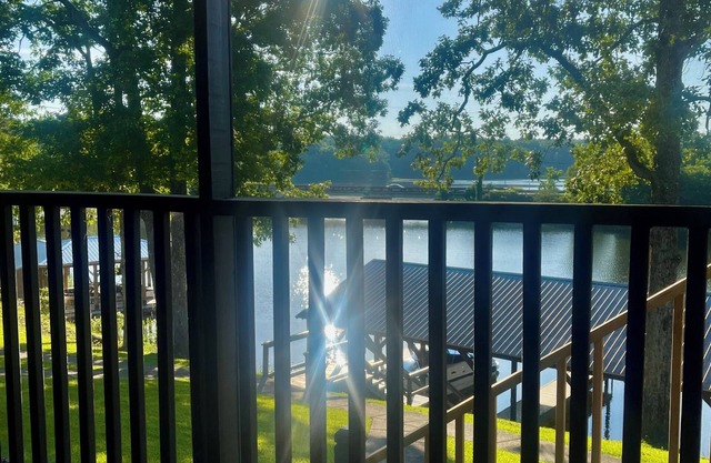 Lake side condo nearThe University of Alabama