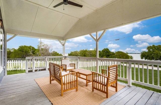 Lake Side House close to Outdoor Fun, Fishing