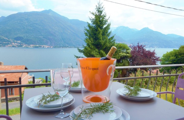 Lake side relais