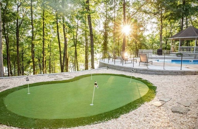 Lake T Retreat - Sunset - Pool - Putting Green!
