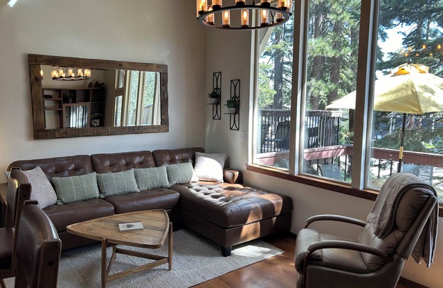 Lake Tahoe Getaway with Pool, Hot Tub, Tennis Court! Near Beaches & Restaurants