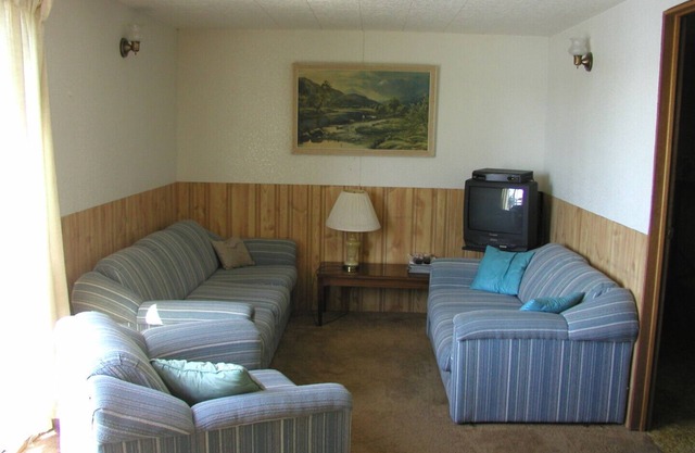 Lake Temagami Cottage Rentals - Cottage #4 - Lakeview
