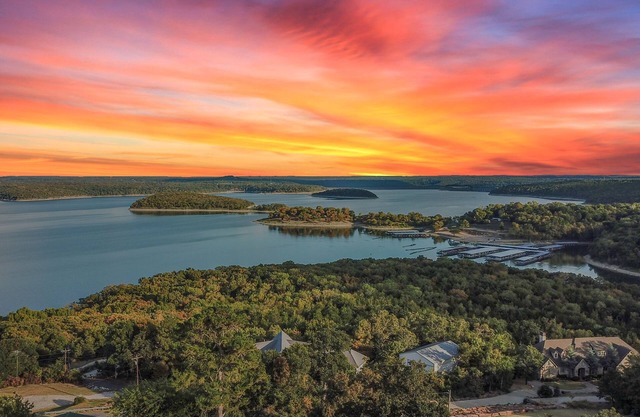 Lake Tenkiller Retreat