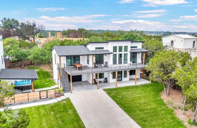 Lake Travis+Pickleball+Golf: Family & Bachelorette Friendly